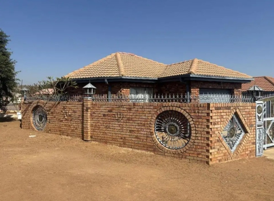 4 Bedroom Property for Sale in Mabopane North West